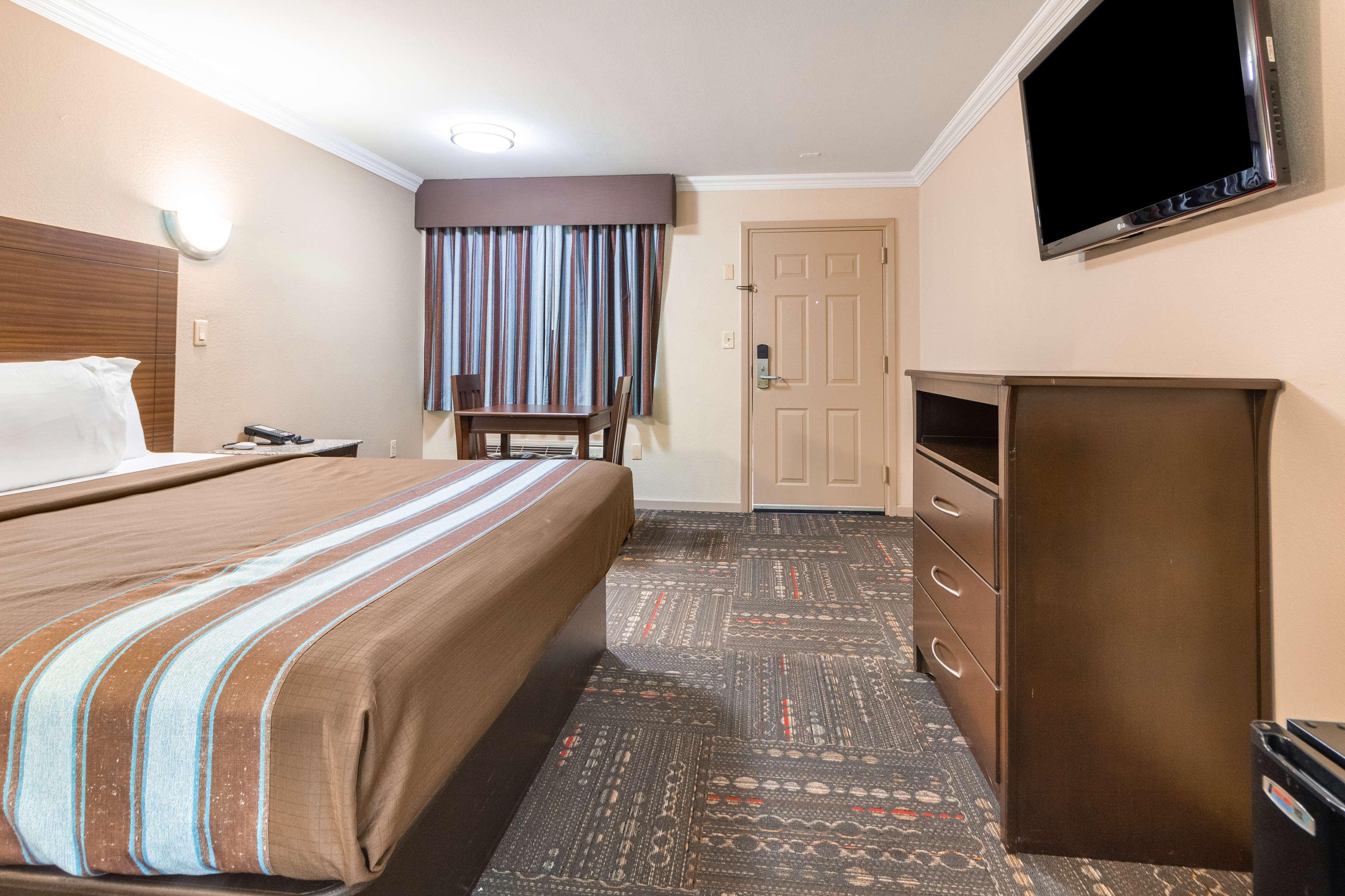 Hotel Dan Inn Uberaba & Convencoes By Nacional Inn ภายนอก รูปภาพ