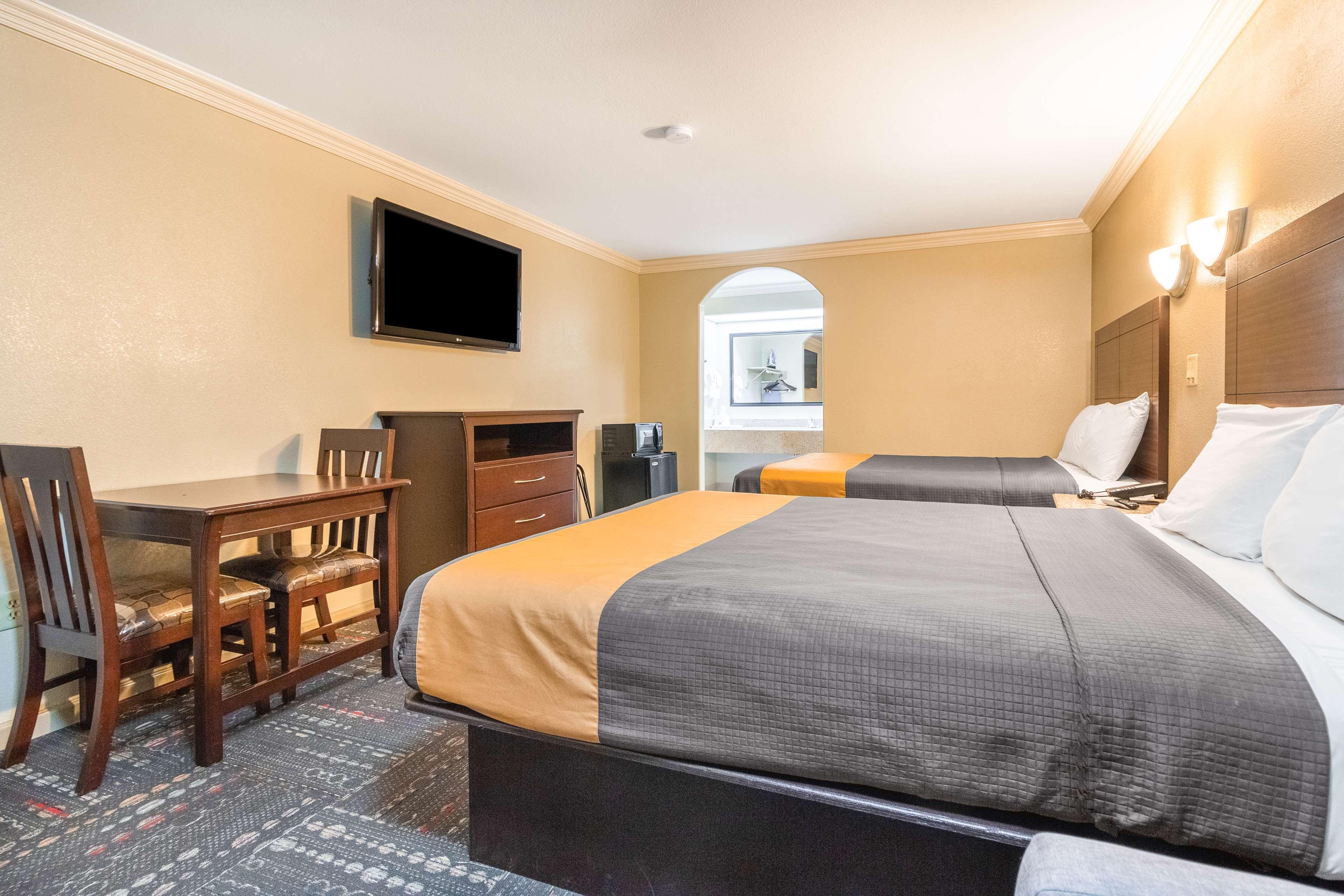 Hotel Dan Inn Uberaba & Convencoes By Nacional Inn ภายนอก รูปภาพ