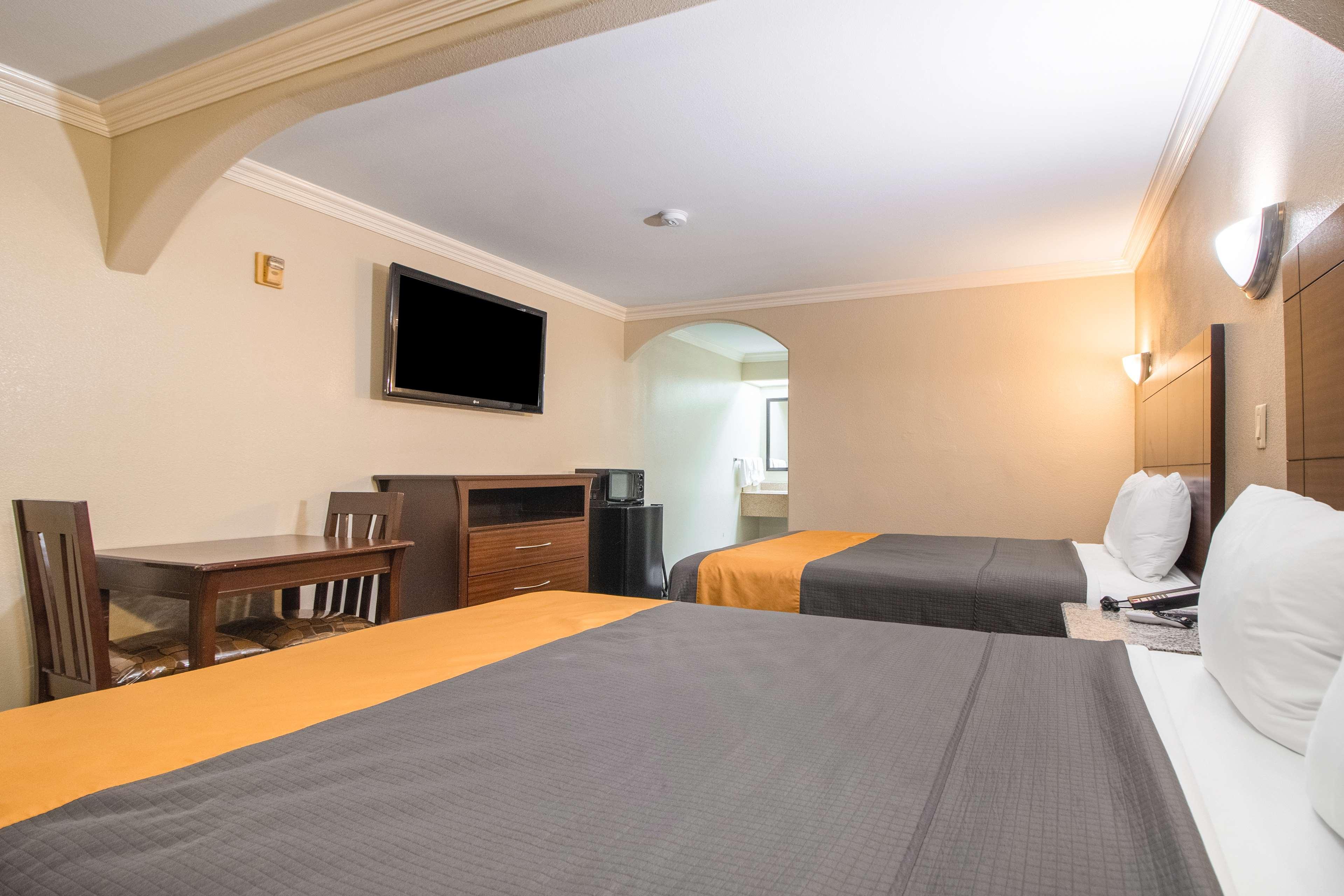 Hotel Dan Inn Uberaba & Convencoes By Nacional Inn ภายนอก รูปภาพ