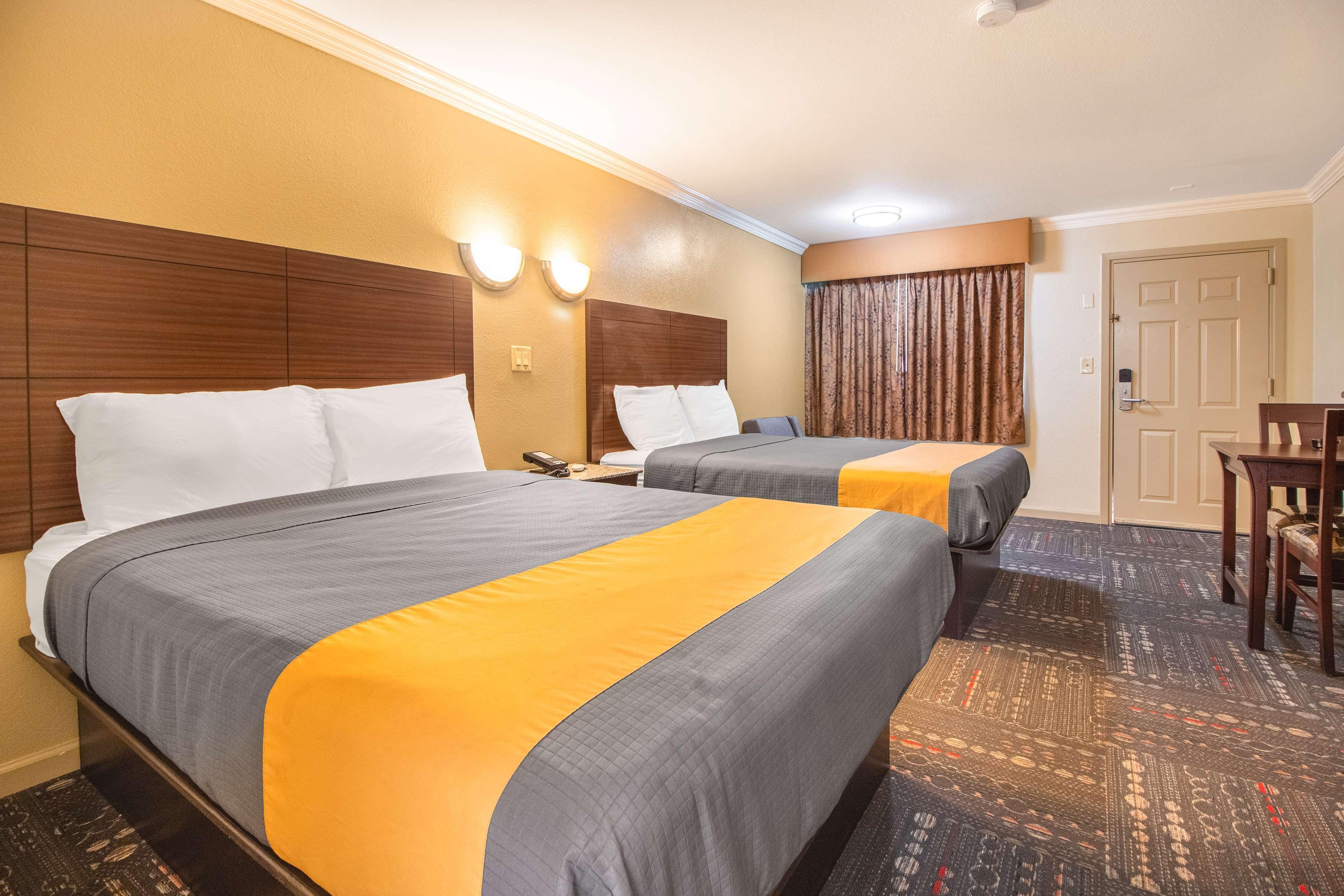 Hotel Dan Inn Uberaba & Convencoes By Nacional Inn ภายนอก รูปภาพ