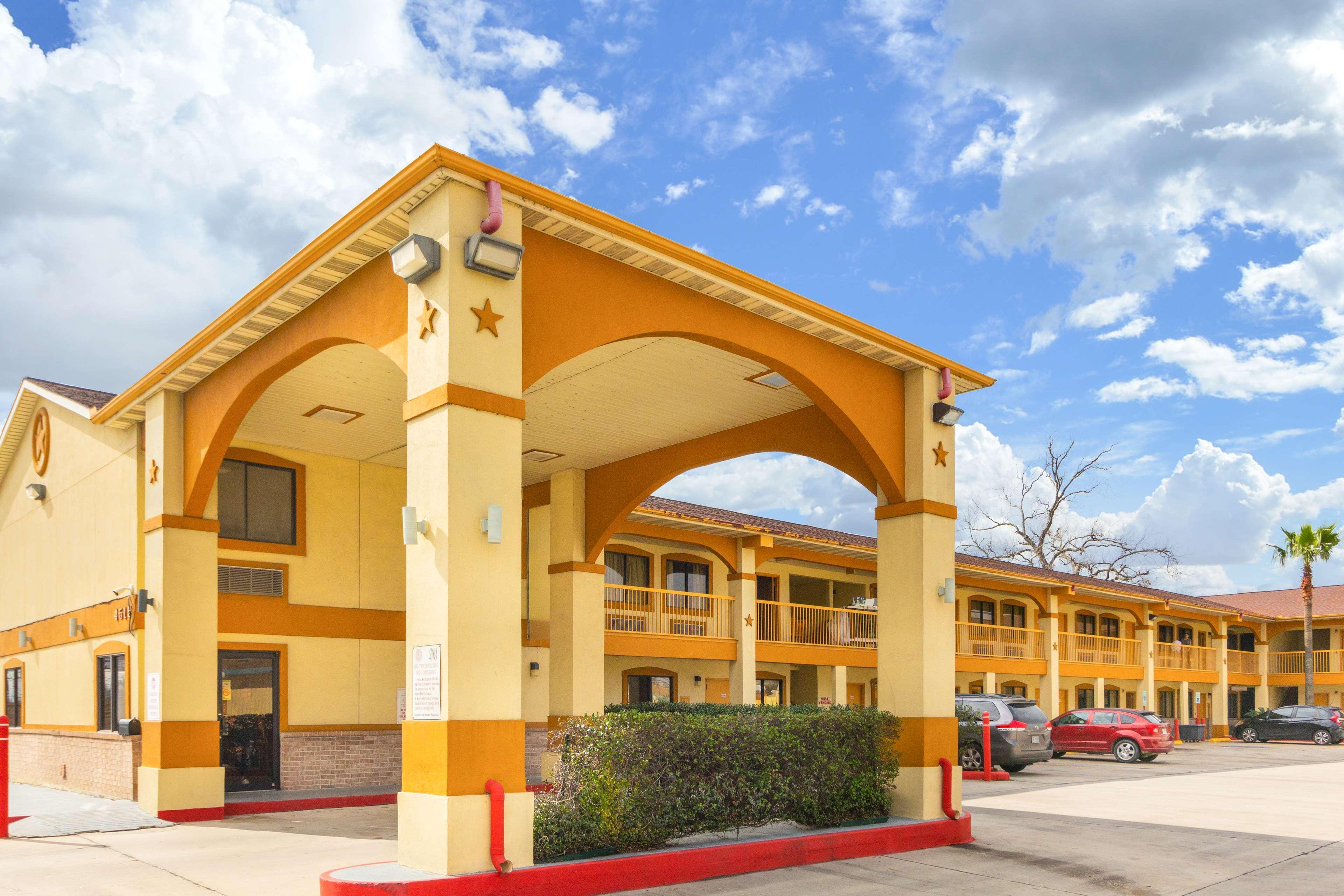 Hotel Dan Inn Uberaba & Convencoes By Nacional Inn ภายนอก รูปภาพ
