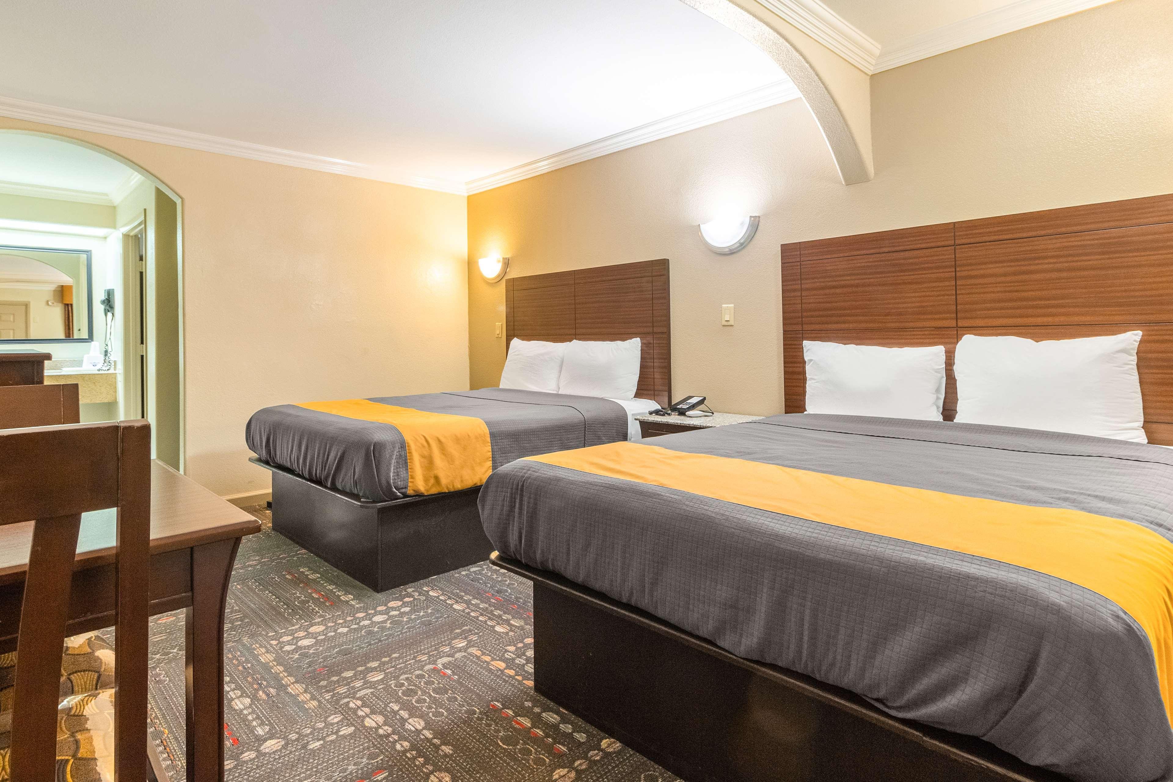 Hotel Dan Inn Uberaba & Convencoes By Nacional Inn ภายนอก รูปภาพ