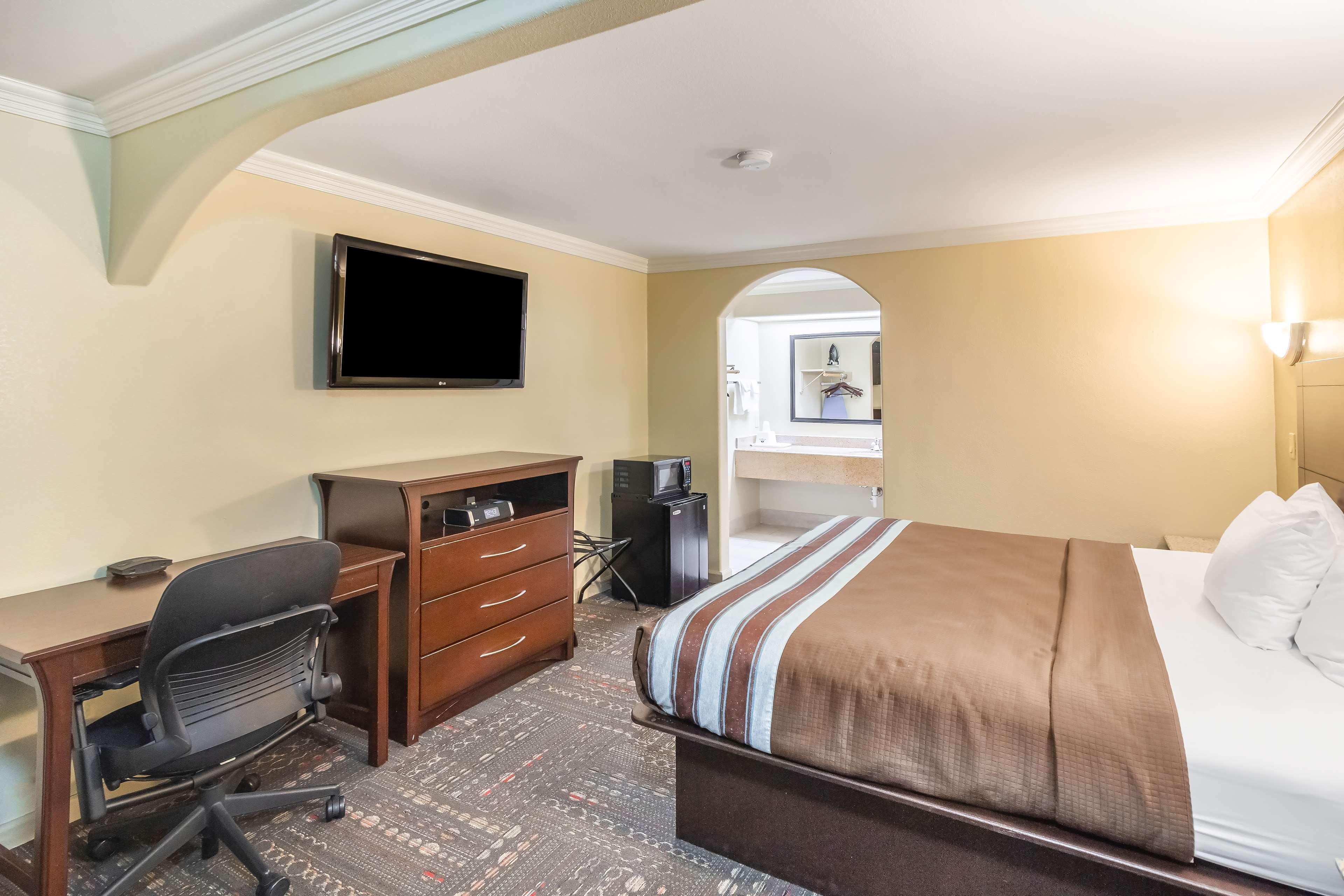 Hotel Dan Inn Uberaba & Convencoes By Nacional Inn ภายนอก รูปภาพ